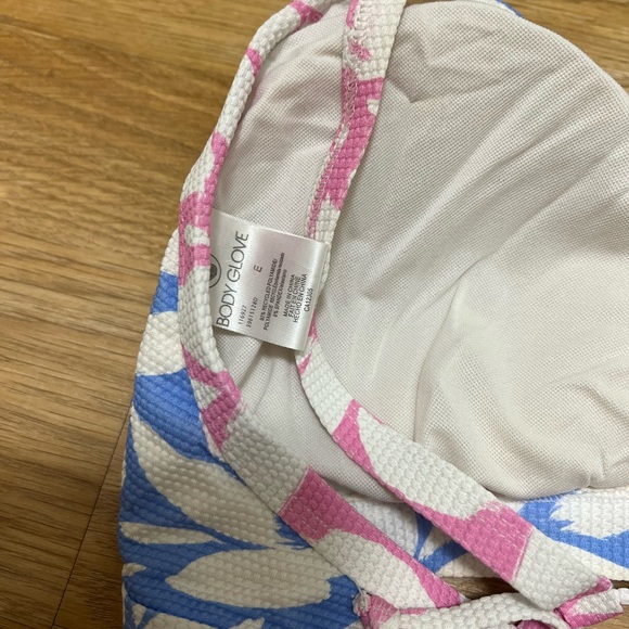 Body Glove Bikini. Top size E bottom size L - Picture 2 of 9